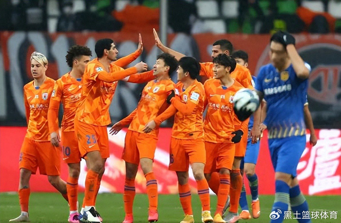 开云app下载-鲁能锋线还有一位黑马新星，至今未在一线队亮相，有望接班刘彬彬|中超|闫恒烨|夏窗|阿尔瓦罗|山东泰山_新浪体育_新浪新闻